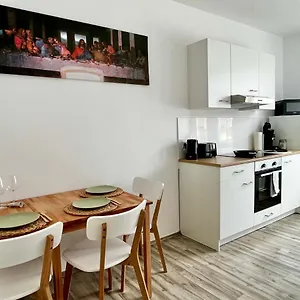 Design - Kingsize Bett - Kueche - Zentral Apartment